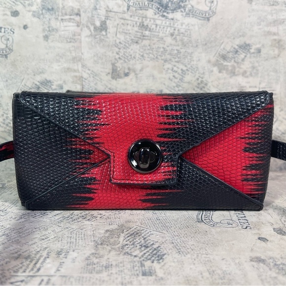 Sondra Roberts Square crossbody red and black bag - Picture 7 of 13